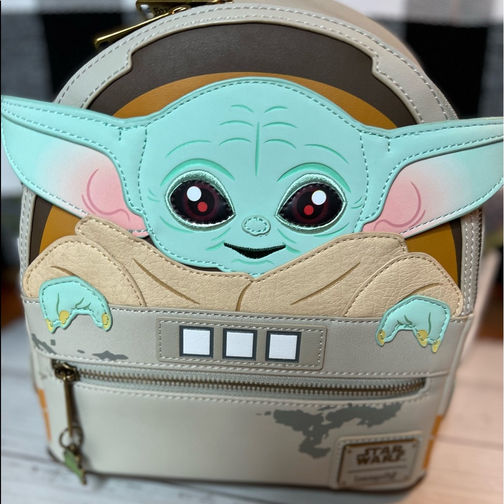 NWT  - LOUNGEFLY Star Wars Baby Yoda New Mini Backpack
